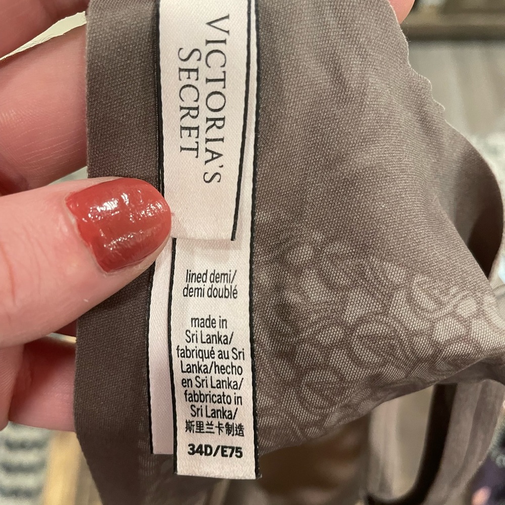 Grey VS Demi Bra - Picture 2 of 3